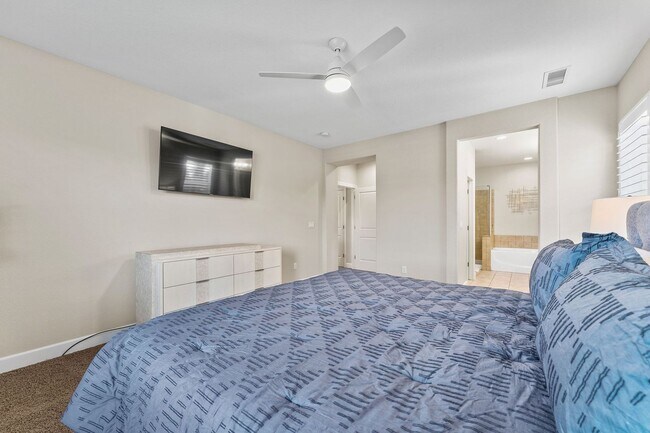 Building Photo - FULLY FURNISHED home available now.