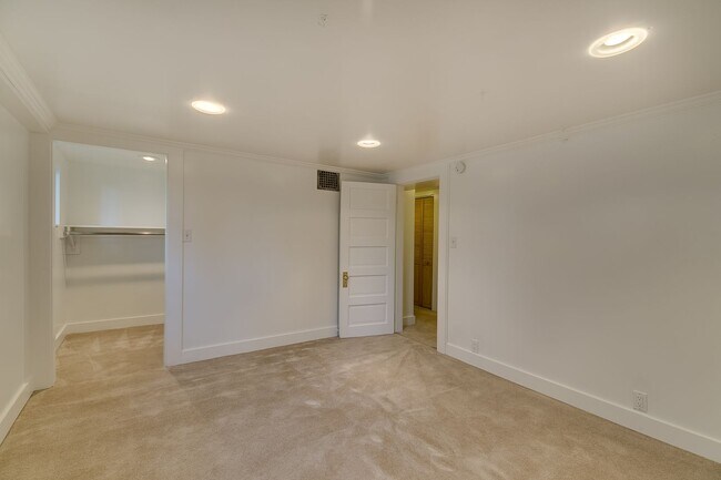 Building Photo - 3Bd/1.75Ba Seattle House