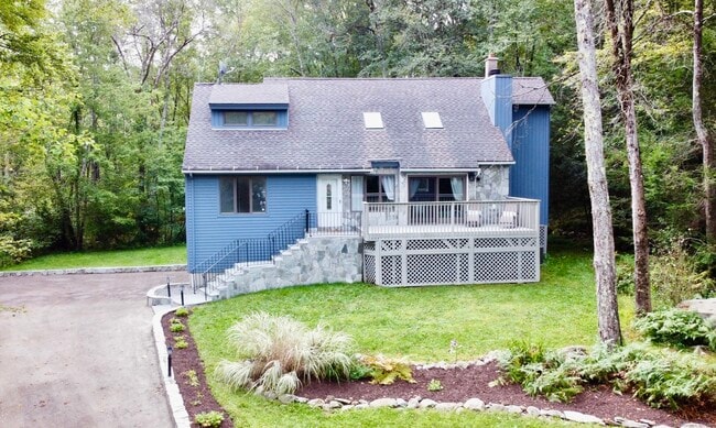Building Photo - 421 E Hyerdale Dr