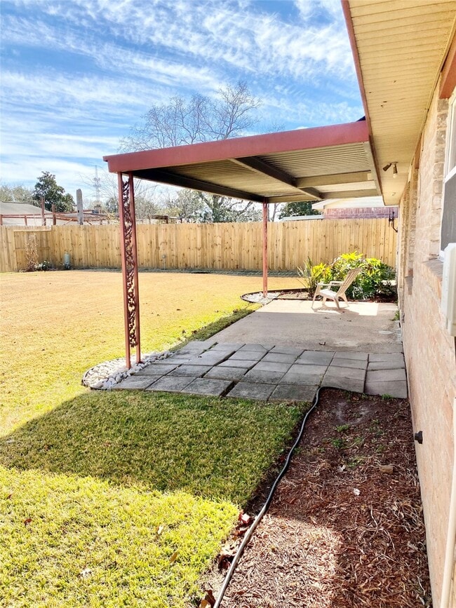 Building Photo - 10431 Town Square Rd