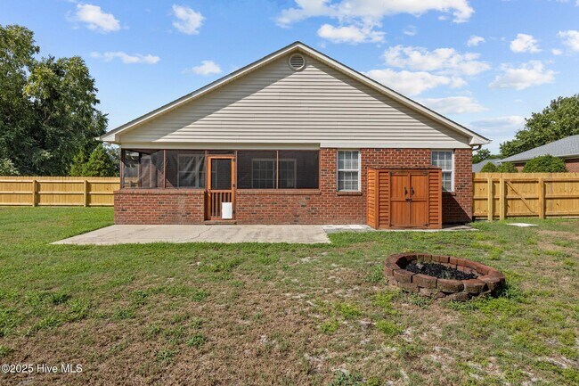 Building Photo - 100 Iverson Ln