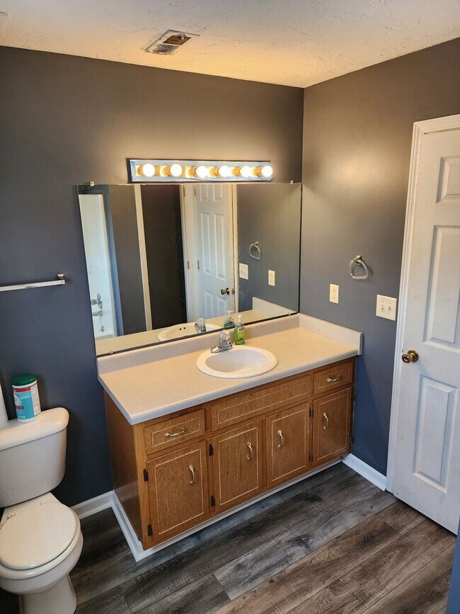 Building Photo - Pet Friendly Three Bedroom with Bonus!
