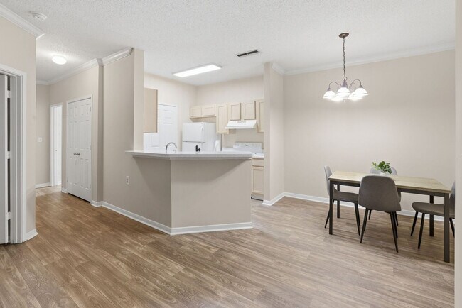 Building Photo - 1701 Wildwood Crossings Dr