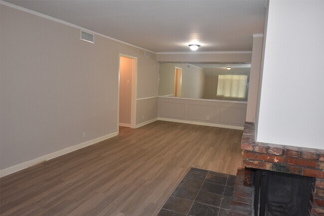 Building Photo - 2585 Marilee Ln