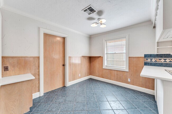 Building Photo - 6327 Wynnwood Ln