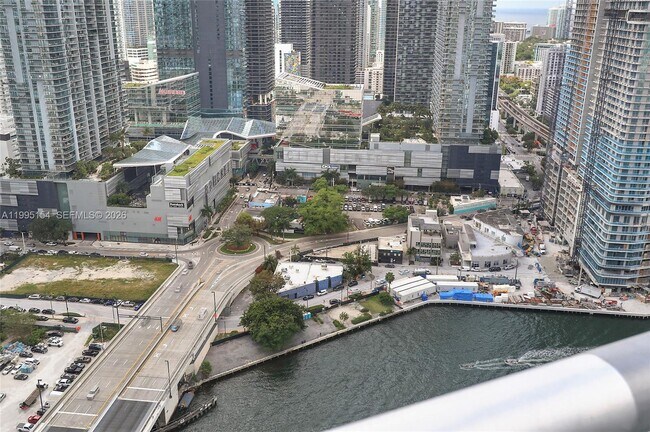 Building Photo - 350 S Miami Ave