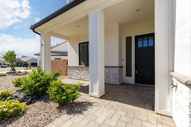 Building Photo - Beautiful 5 Bed 3.5 bath near Sunrise Valley Park In Washington.