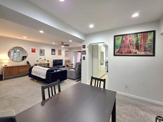 Building Photo - 2700 Dartmouth Rd