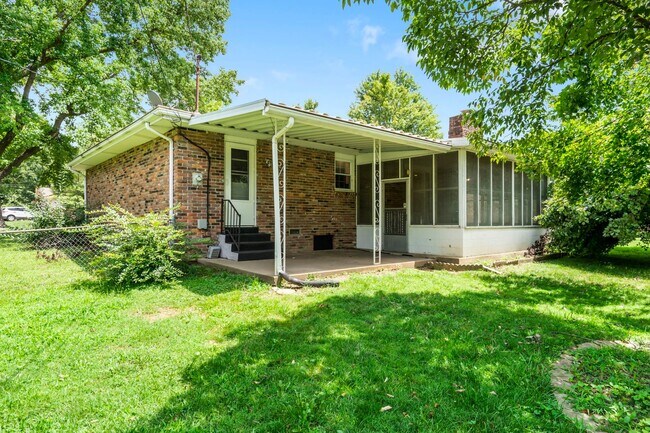 Building Photo - 3 Bedroom 2 Bathroom Springfield, MO