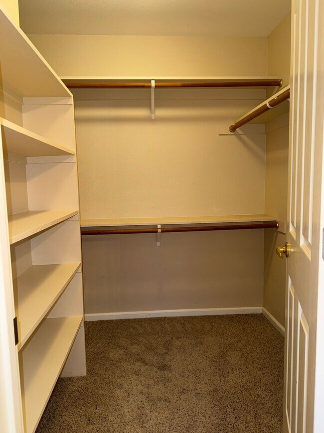 Building Photo - Beautiful Single Story Folsom home