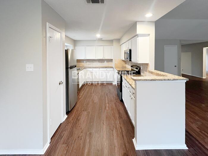 Building Photo - 129 E Bancroft Dr