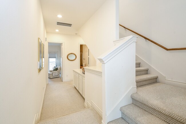 Building Photo - 9127 Harbor Hills Dr