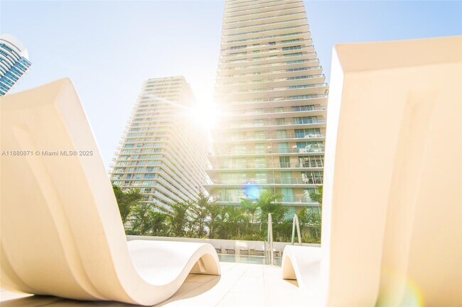 Building Photo - 1100 S Miami Ave