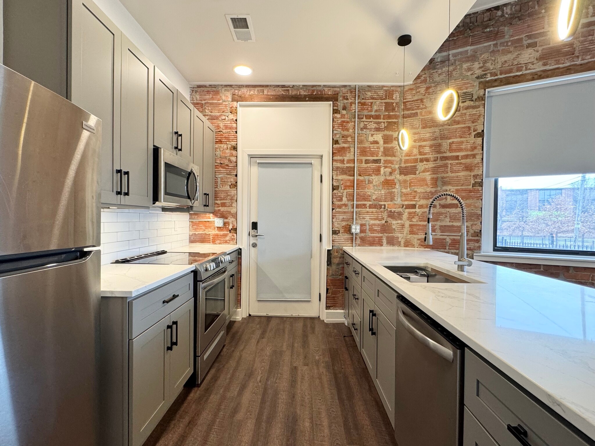 Building Photo - 1211 W 27th St