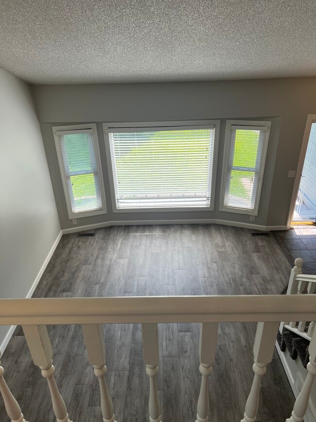 Building Photo - 1060 80th Ave N