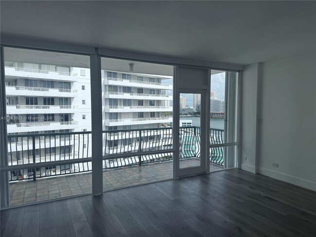 Building Photo - 1408 Brickell Bay Dr