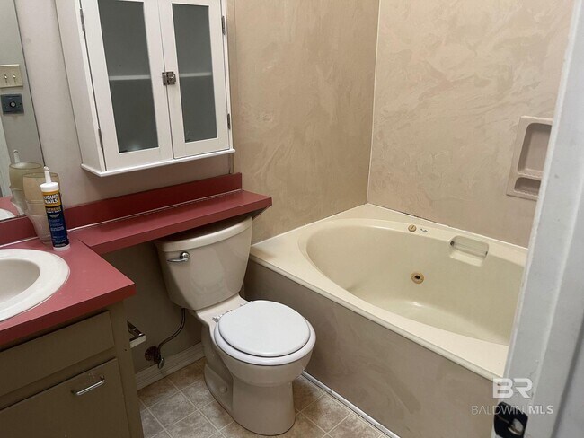 Building Photo - 600 Cheshire Ln