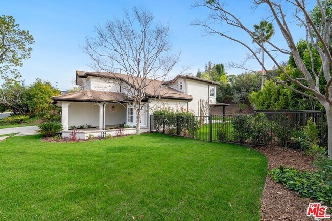 Building Photo - 18500 St Moritz Dr