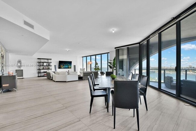 Building Photo - 1000 Biscayne Blvd