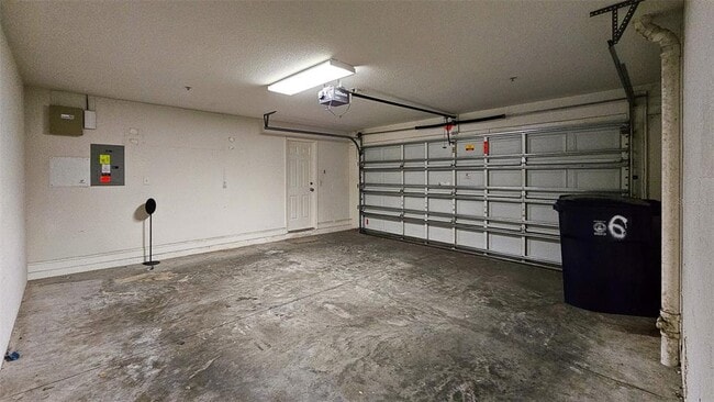 Building Photo - 608 S Matanzas Ave