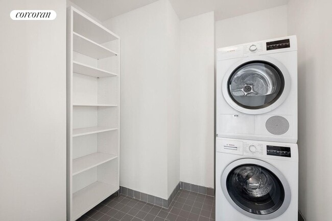 Building Photo - 415 Red Hook Ln