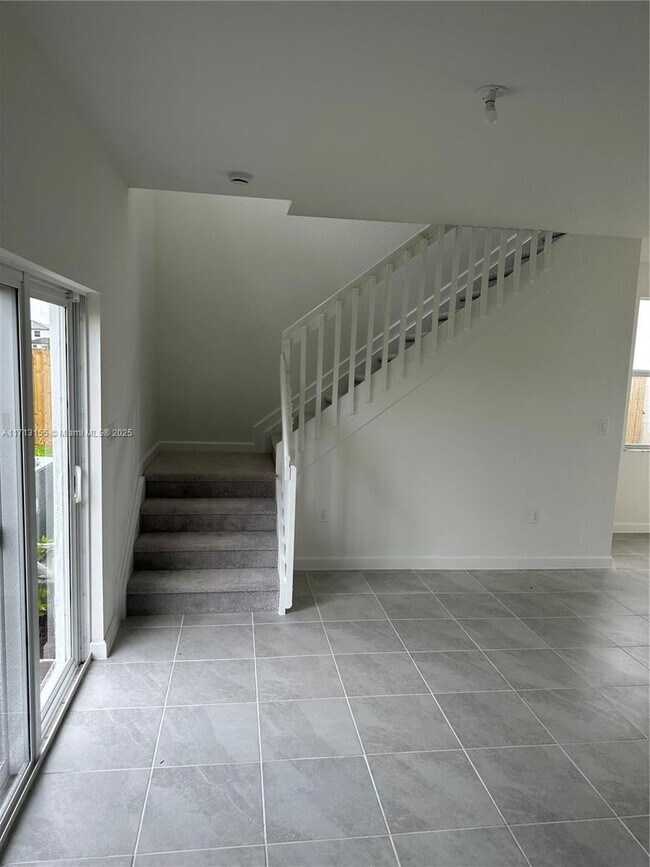 Building Photo - 2430 SE 24th St