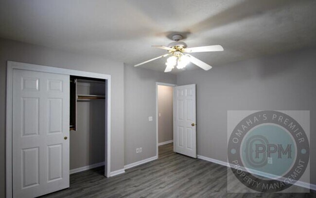 Building Photo - 2 Bed 1 Bath Home in Council Bluffs, IA