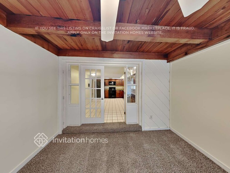 Building Photo - 322 W Hornbeam Dr