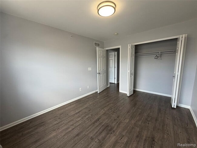 Building Photo - 29415 Glen Oaks Blvd E
