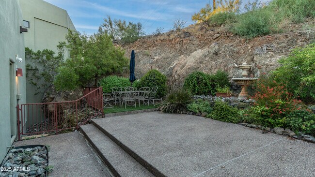Building Photo - 44 W Foothill Dr