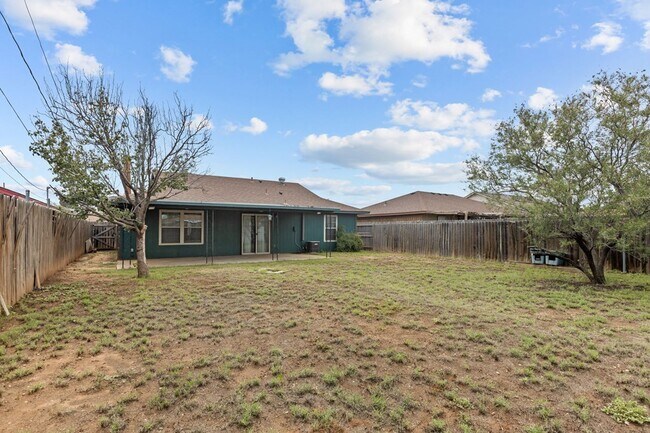 Building Photo - 4722 W Cuthbert Ave