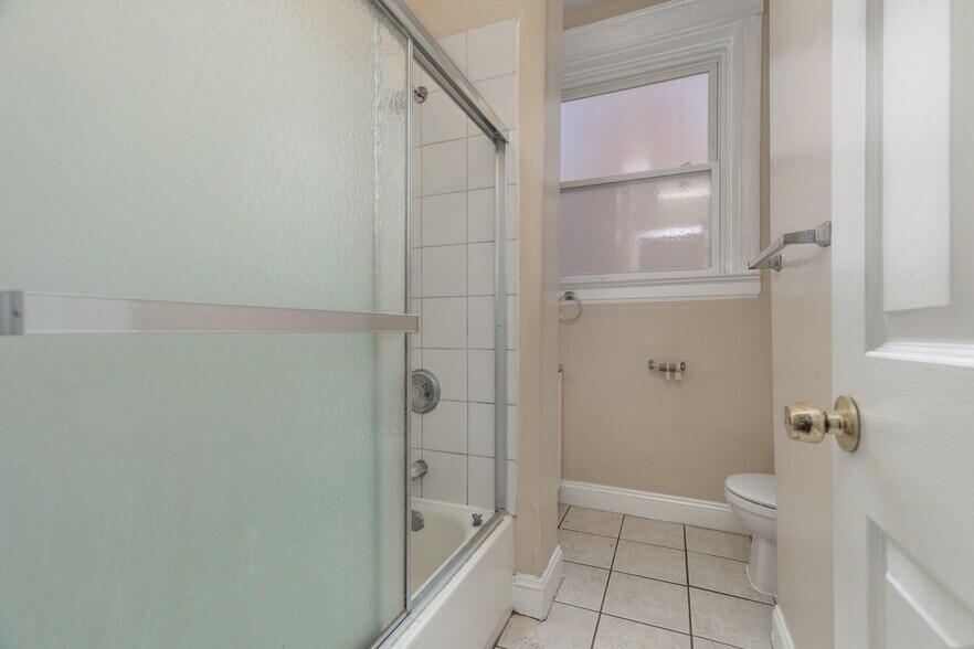 Building Photo - 6008 Washington Blvd