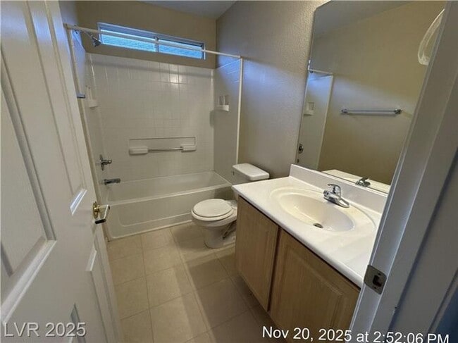 Building Photo - Fantastic SE townhome in a gated community!