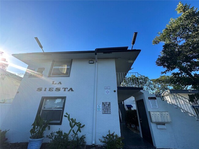 Building Photo - 1411 N Dixie Hwy