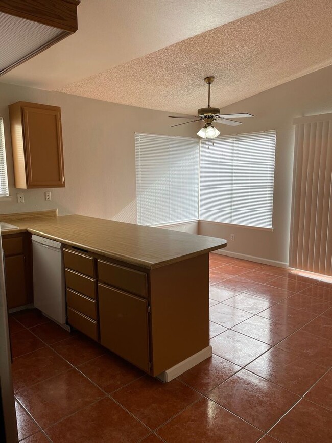 Building Photo - 2 bedroom 2 bath house near Desert Shores/ Available 4/1/2026