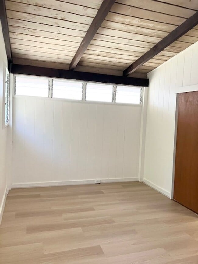 Building Photo - Spacious Single Family Home in Waialae-Kahala, $4,500-3 bedroom & Den, 2-bath