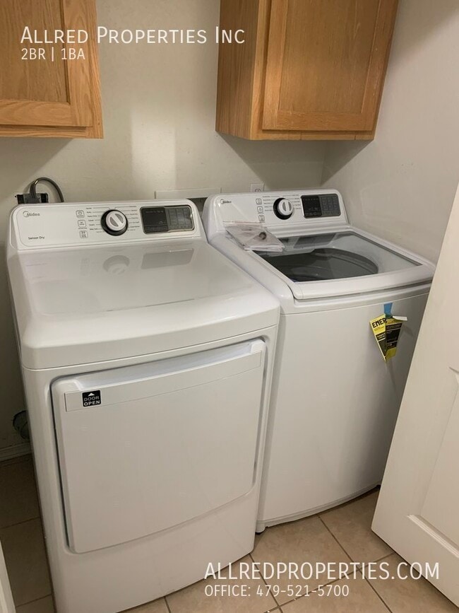 Building Photo - 2697 N Center St