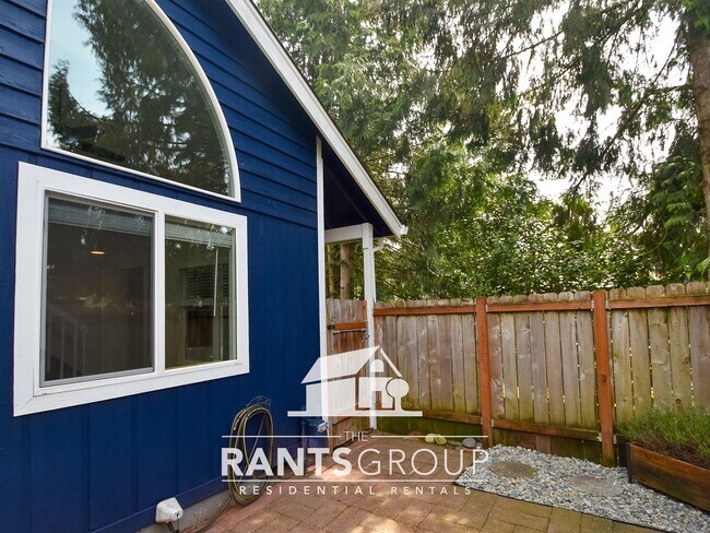 Building Photo - Charming 1-Bed / 1-Bath Townhome in Lacey!