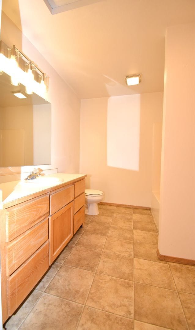 Building Photo - 3BD, 1BA Top Floor Unit