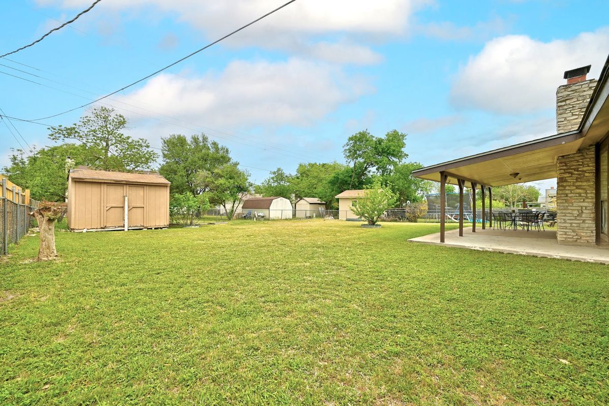 Building Photo - 509 Greenway Dr