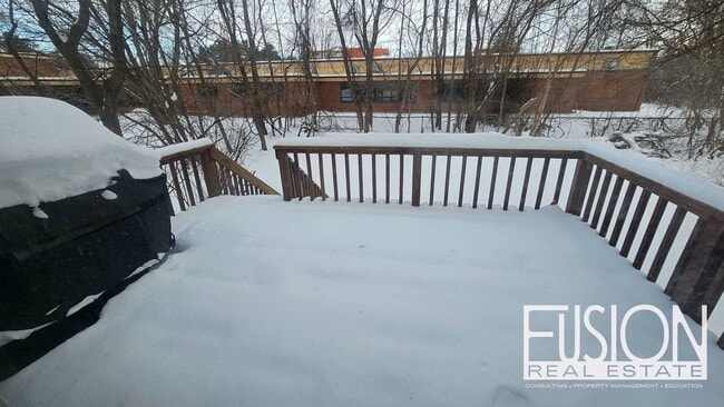 Building Photo - ONE Private Room with ALL Utilities Included in Prime Burlington Location