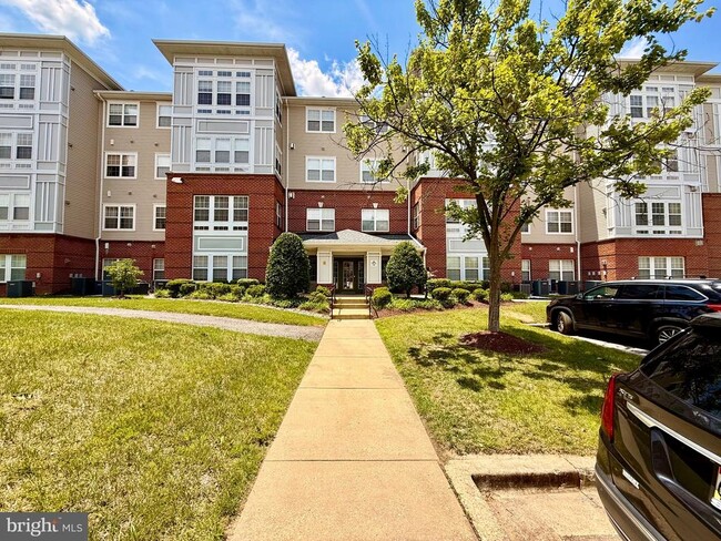 Building Photo - 13216 Fox Bow Dr