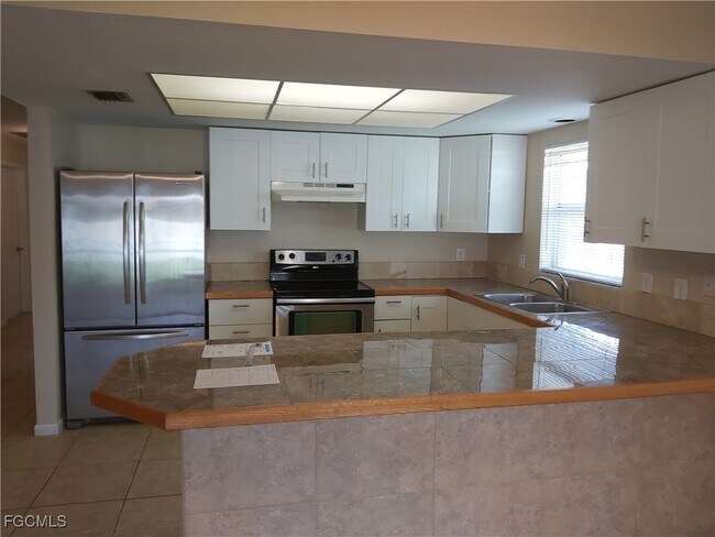 Building Photo - 3817 SE 11th Ave