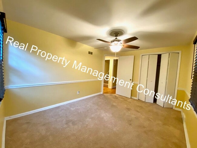 Building Photo - Unique 4-Bed Prairie Village Home