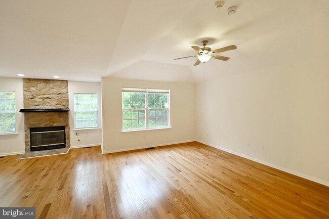 Building Photo - 302 Weston Ln