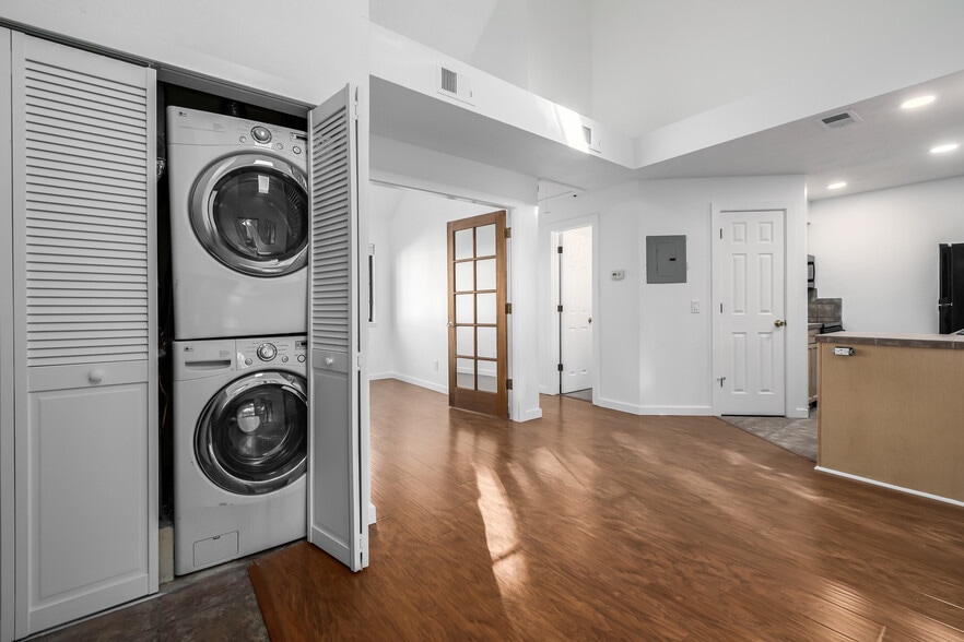 In unit washer and dryer - 4816 E Kentucky Ave