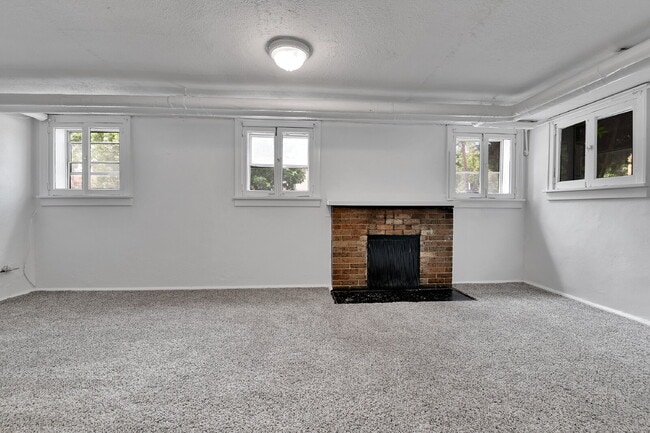 Building Photo - $1,295.00, 1 bed, 1 bath newly renovated basement unit located in Denver.