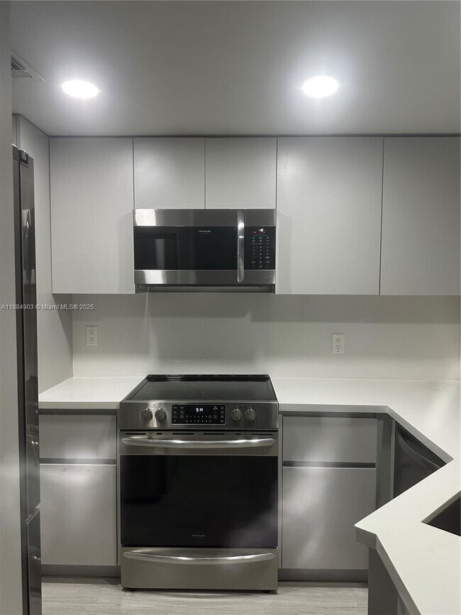 Building Photo - 10171 SW 154th Cir Ct