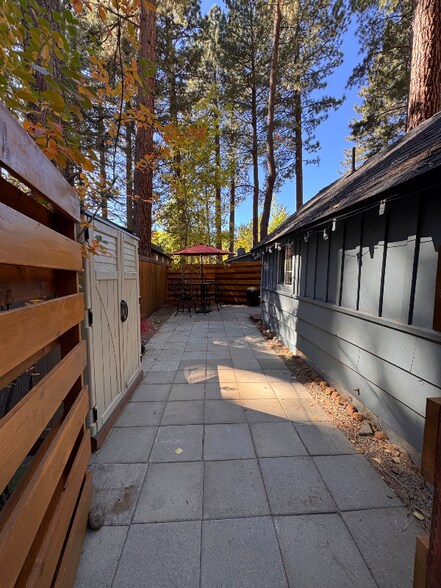 Building Photo - 451 Brassie Ave