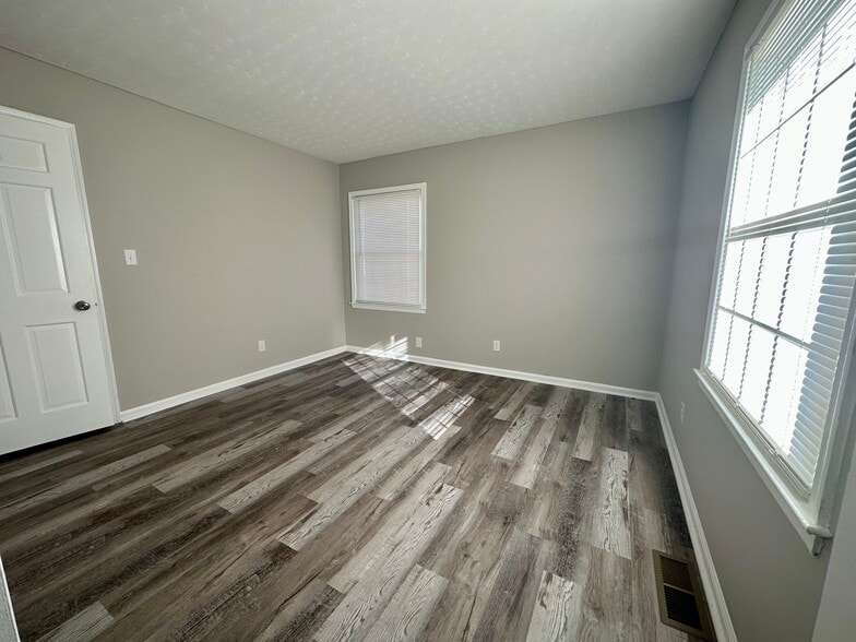 Building Photo - 12004 Branchwater St